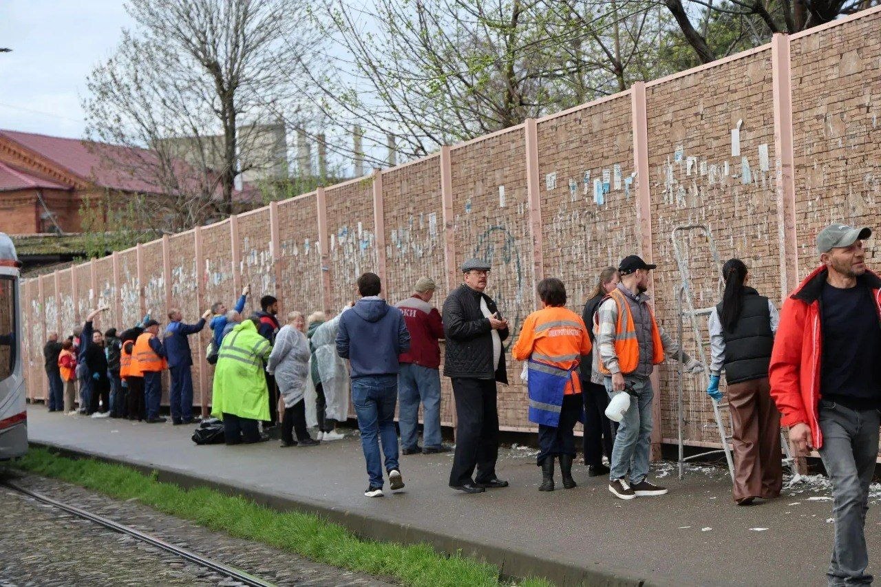 Сотрудники КТТУ вышли на Всекубанский субботник