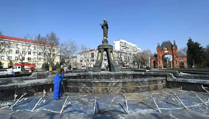 В Краснодаре начали готовить фонтаны к новому сезону