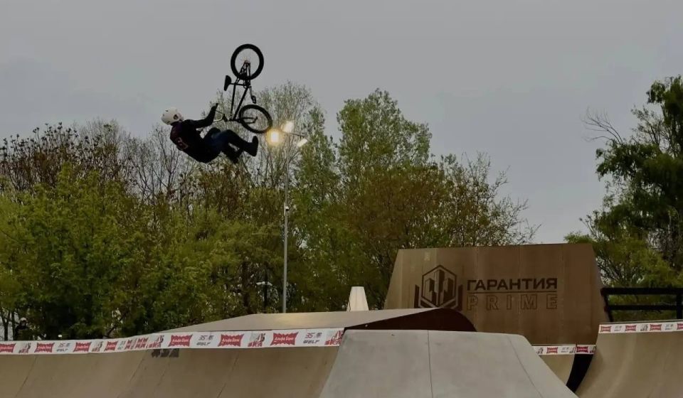 Краснодарский спортсмен Арсений Любишкин выиграл третий этап Кубка России по BMX-фристайлу