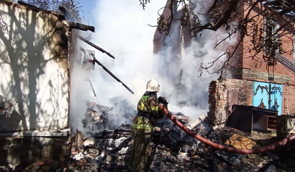 Утром в Краснодаре сгорело два частных дома