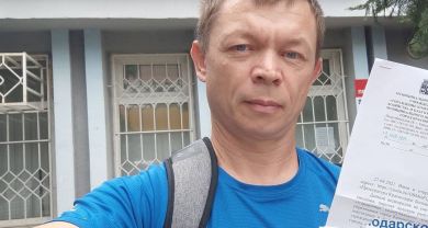Мэрия Краснодара потребовала от активиста, который борется с грязными и неработающими муниципальными туалетами, удалить свой ролик