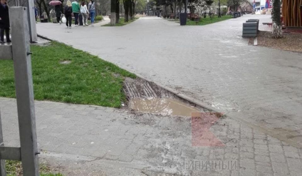 Автомобилисты очень любят скверы, но скверы не очень любят автомобилистов