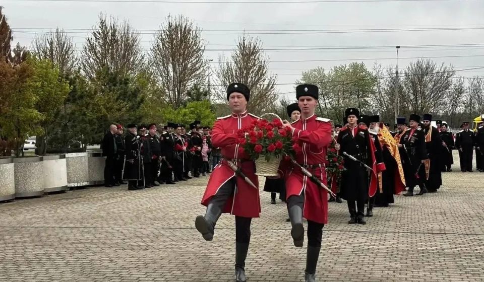 «Корниловские поминовения» состоялись в Краснодаре у памятника Лавру Корнилову и жертвам Гражданской войны