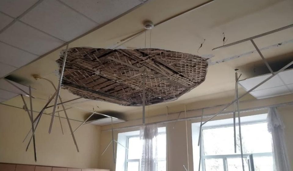 Потолок обрушился на учеников кубанской школы во время урока