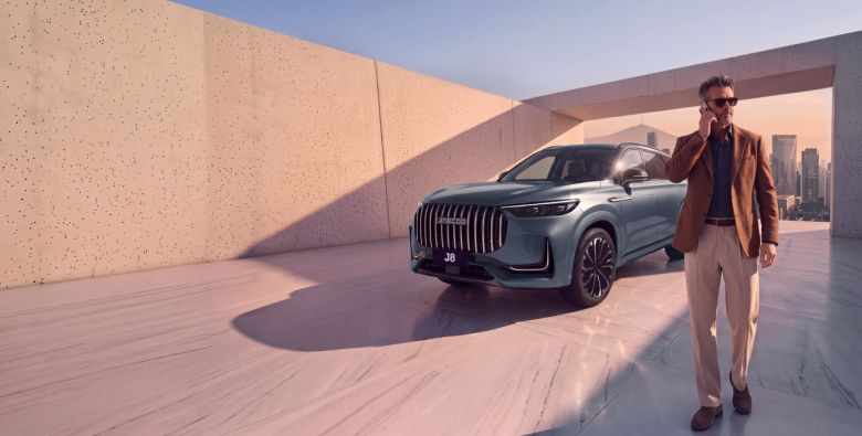 JAECOO J8 — флагманская амбиция: пространство, технологии и мощь