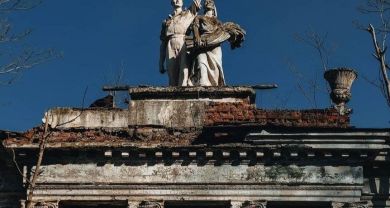 Мэр поручил отреставрировать колоннаду в Чистяковской Роще