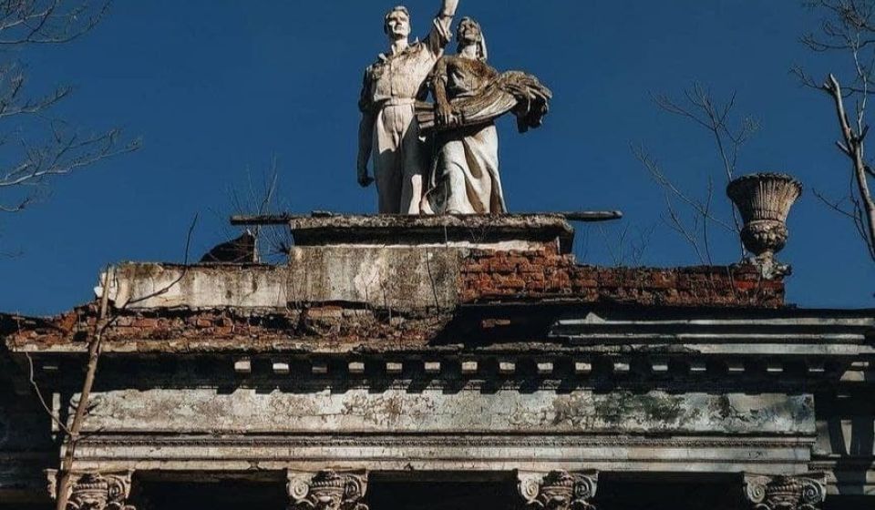 Мэр поручил отреставрировать колоннаду в Чистяковской Роще