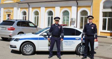 На Кубани полицейские экстренно доставили в больницу девочку с травмой головы после падения с качели