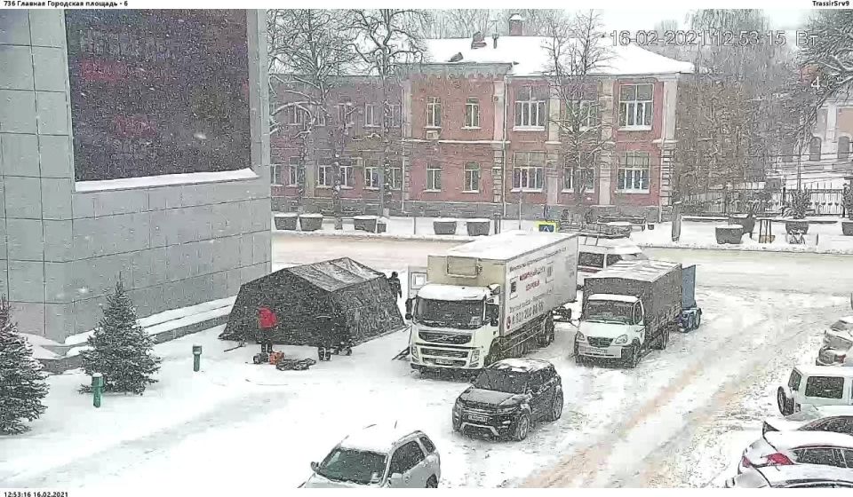 На главной площади установили палатку для желающих привиться от коронавируса