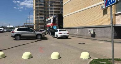 Очередной раунд заборно-шлагбаумной войны на Симиренко