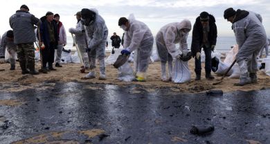 В Анапе из опасной зоны после разлива нефтепродуктов исключили восемь галечных пляжей