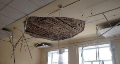 Потолок обрушился на учеников кубанской школы во время урока