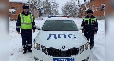 Сотрудники ДПС спасли пролежавшего несколько часов в снегу мужчину